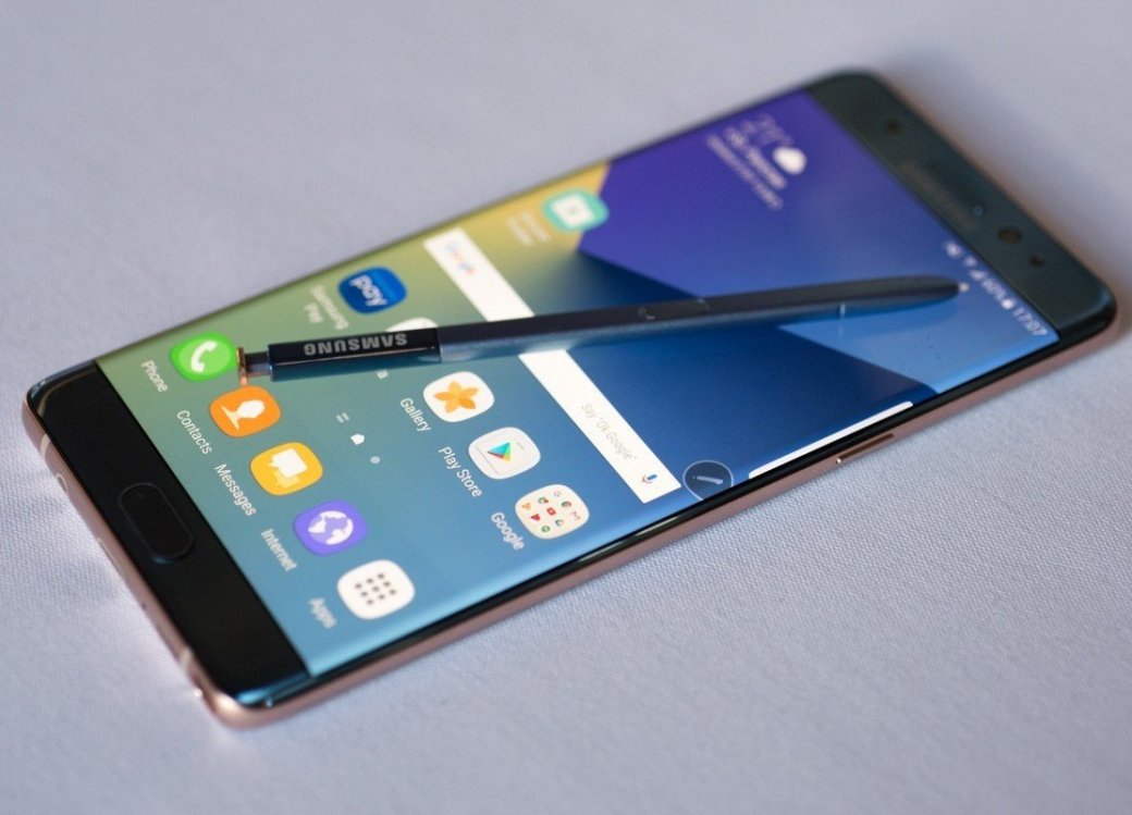 Взрывающиеся смартфоны Samsung запретили использовать в самолетах - Изображение 1 Взрывающиеся смартфоны Samsung запретили использовать в самолетах - Изображение 1