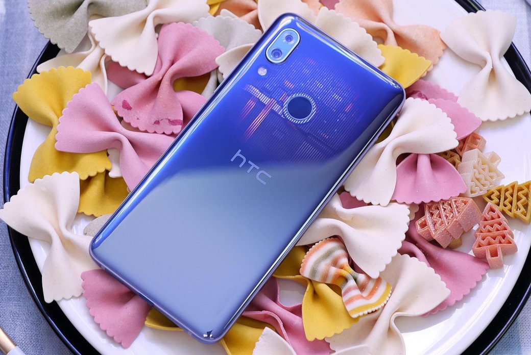 HTC представила смартфоны Desire 19+ и U19e: скромные камерофоны с завышенными ценниками