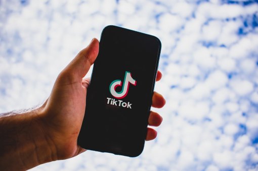 «Абсолютно уникально»: TikTok пошутил о приложении Instagram Reels для записи коротких клипов